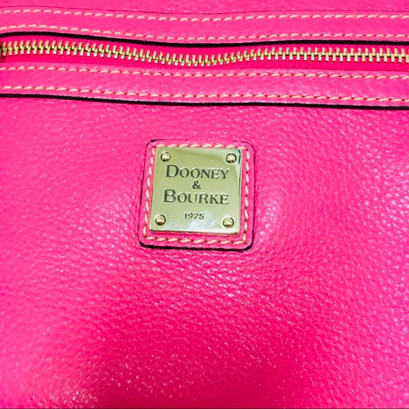 Dooney & Bourke Pebble Grain Crossbody Carrier - Picture 4 of 8